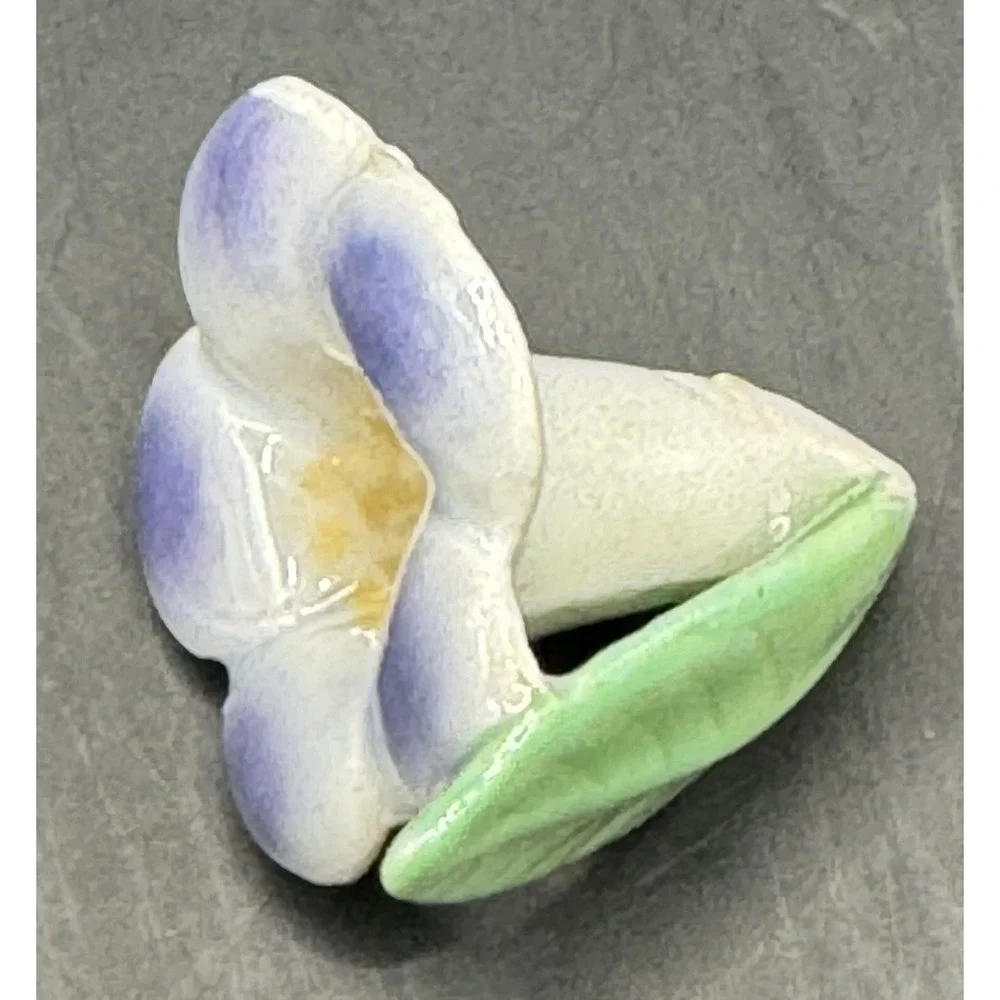 Porcelain Hummingbird With Flower 1
